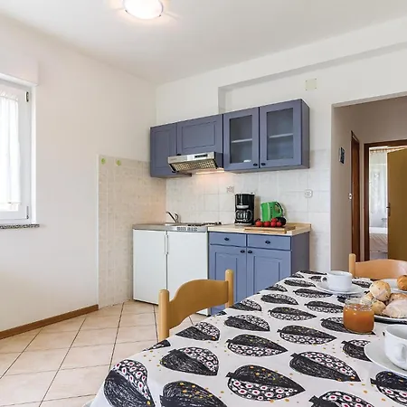 Gorgeous In With Kitchen * Pula