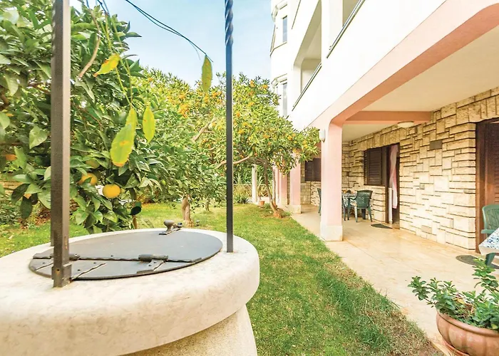 1 Bedroom Stunning In Πούλα